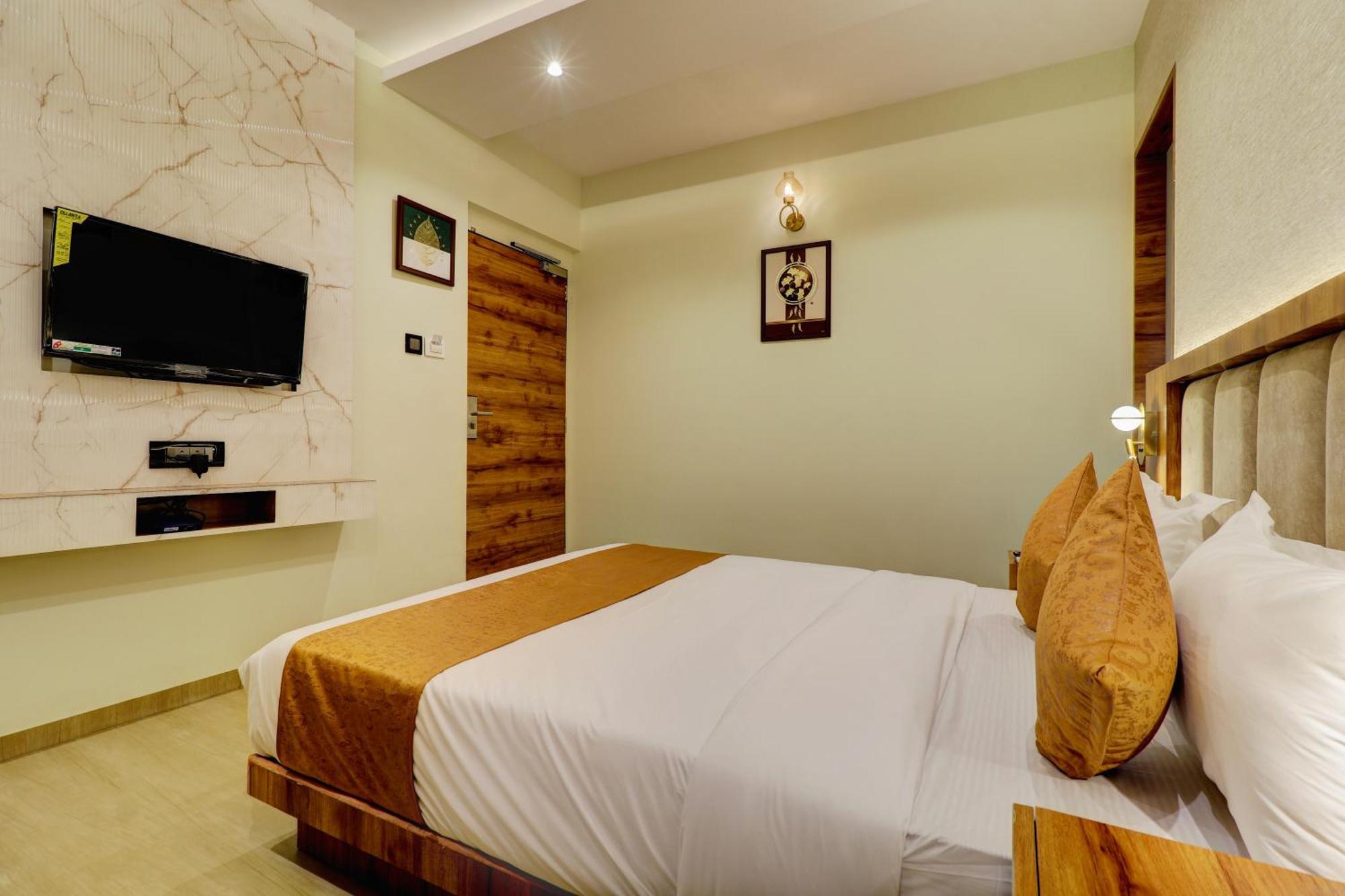 Home2 Suites And Service Apartments, Mumbai Airport Exteriör bild