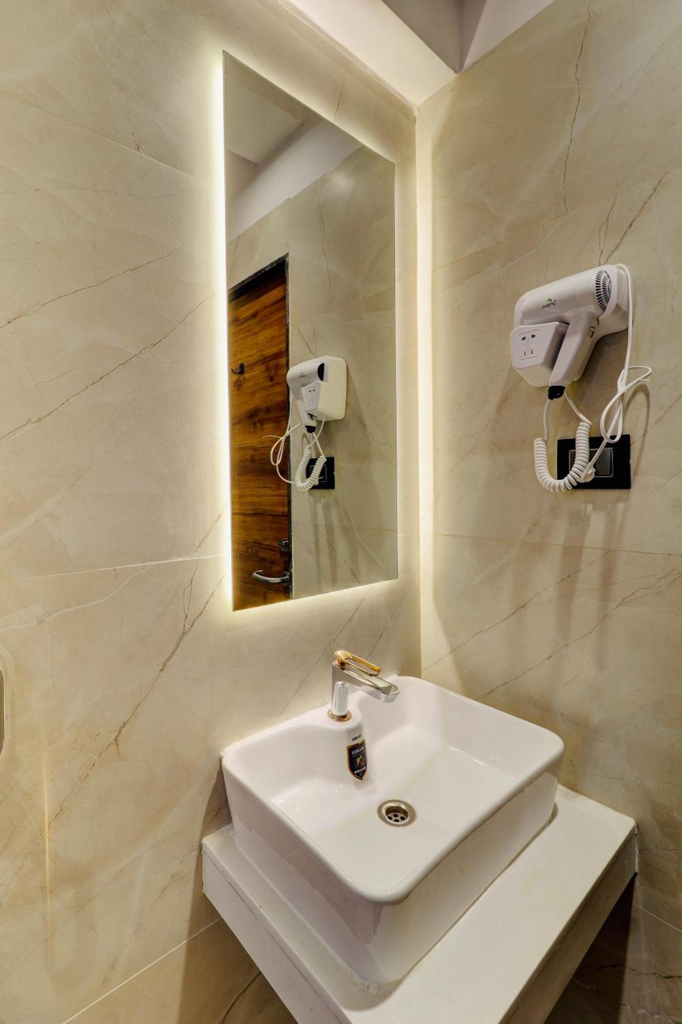Home2 Suites And Service Apartments, Mumbai Airport Exteriör bild